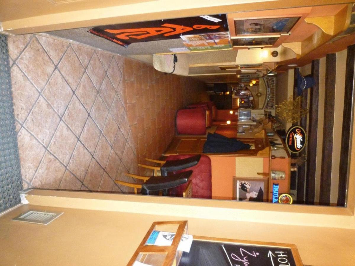 Academus Pub & Guest House Vratislav Exteriér fotografie