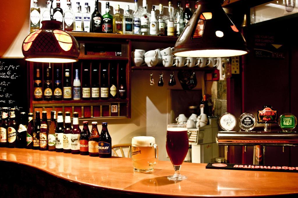 Academus Pub & Guest House Vratislav Exteriér fotografie