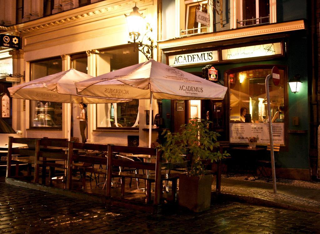 Academus Pub & Guest House Vratislav Exteriér fotografie