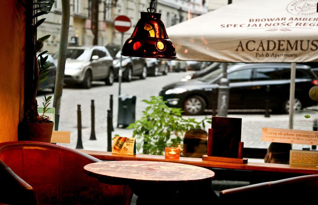 Academus Pub & Guest House Vratislav Exteriér fotografie