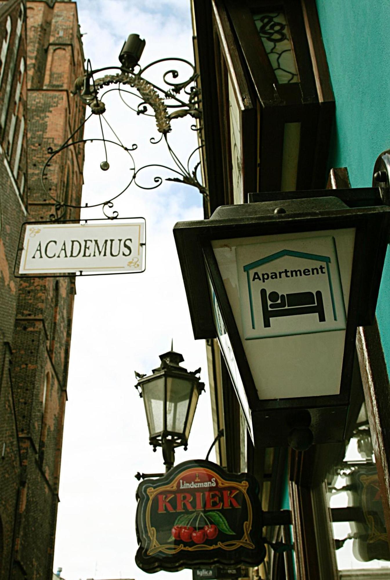 Academus Pub & Guest House Vratislav Exteriér fotografie