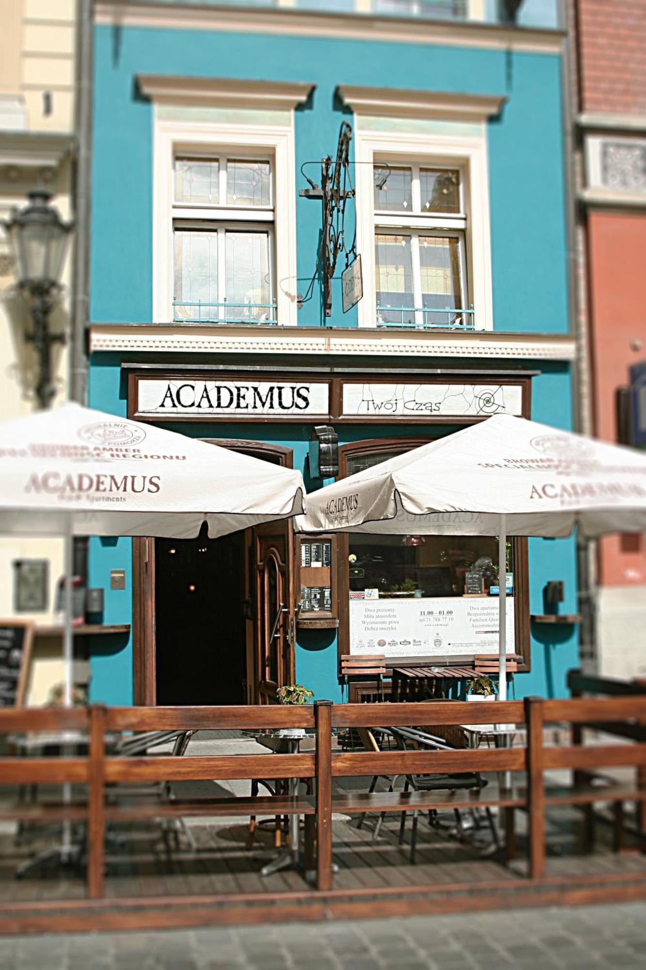 Academus Pub & Guest House Vratislav Exteriér fotografie