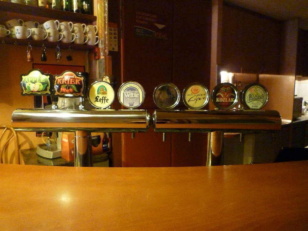 Academus Pub & Guest House Vratislav Exteriér fotografie
