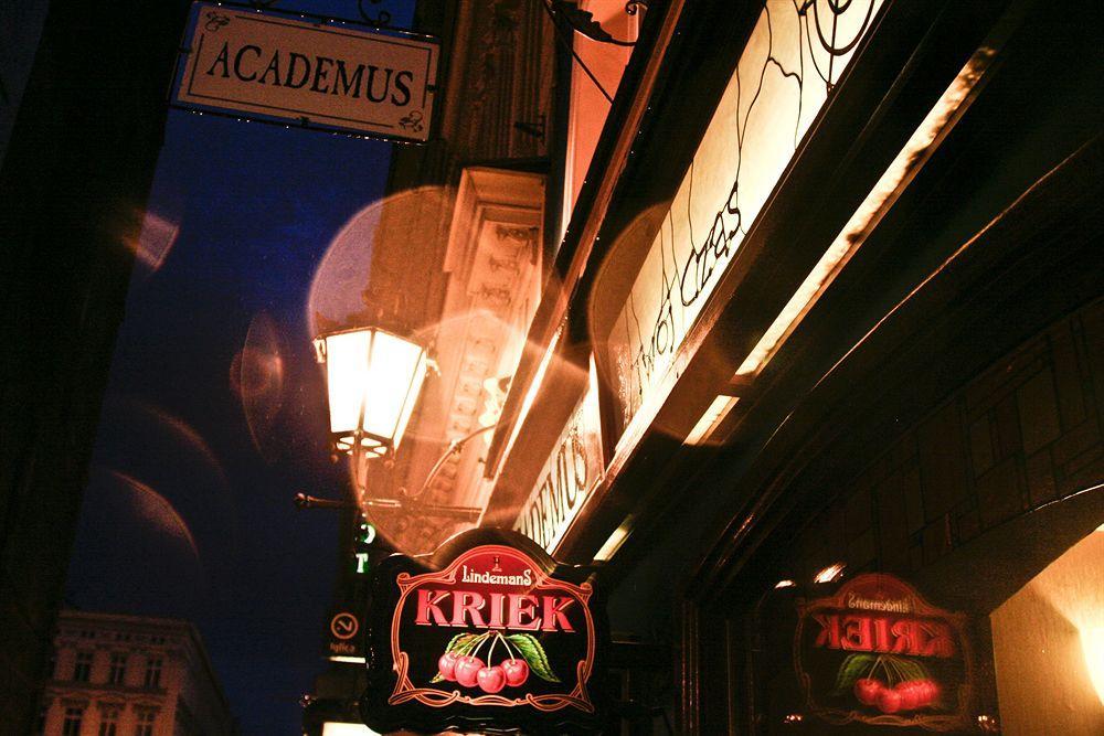 Academus Pub & Guest House Vratislav Exteriér fotografie